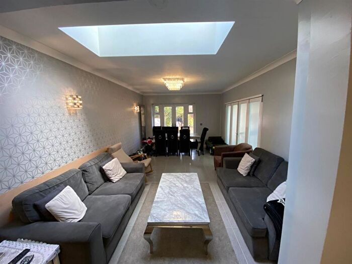 5 Bedroom Terraced House For Sale In Dawlish Drive, Ilford, IG3