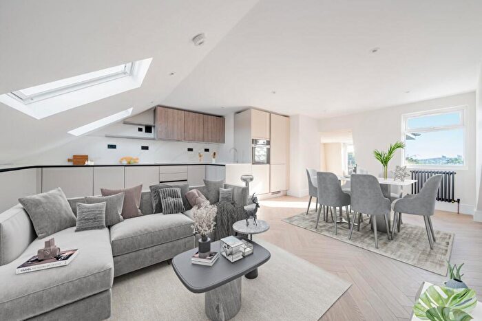 3 Bedroom Flat For Sale In Thurlow Hill, West Dulwich, London, SE21