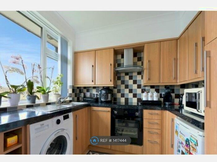 1 Bedroom Flat To Rent In Temple Road, Epsom, KT19