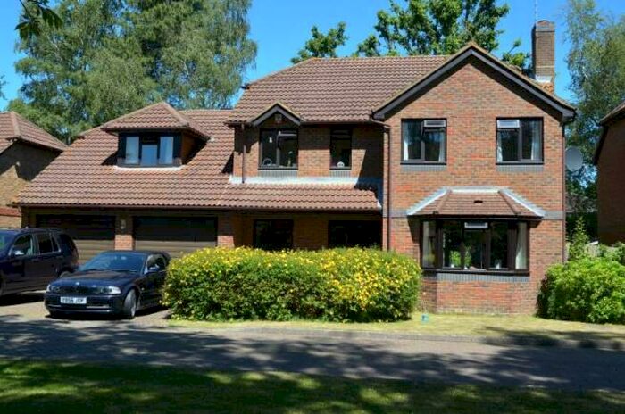 4 Bedroom Detached House To Rent In Woking, GU22