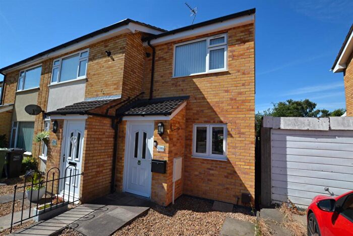 2 Bedroom Town House To Rent In Heathcote Drive, Sileby, Leicestershire, LE12
