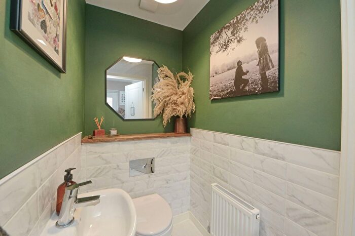 3 Bedroom Semi-Detached House For Sale In Yeomans Lane, Blackwater, Camberley, GU17