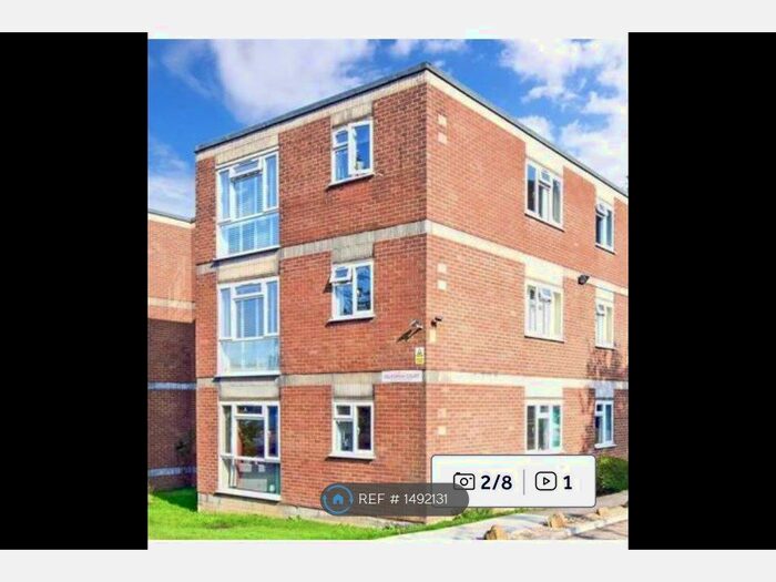 2 Bedroom Flat To Rent In California Court, Sutton, SM2