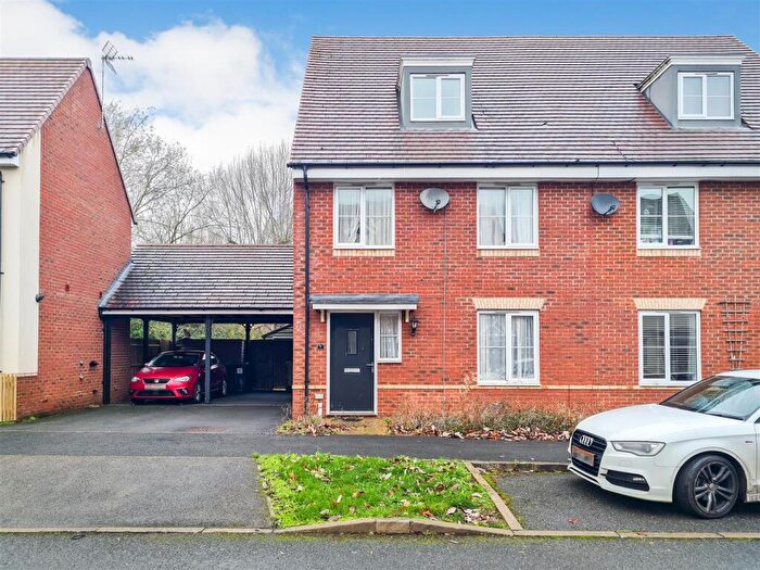 4 Bedroom Semi Detached House For Sale In Grenada Crescent, Newton Leys, Bletchley, Milton Keynes, MK3