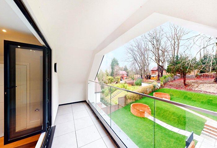 2 Bedroom Flat For Sale In Woodcote Valley Road, Purley, CR8
