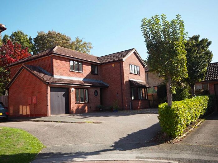 5 Bedroom Detached House For Sale In Laneside Hollow, Northampton, NN4
