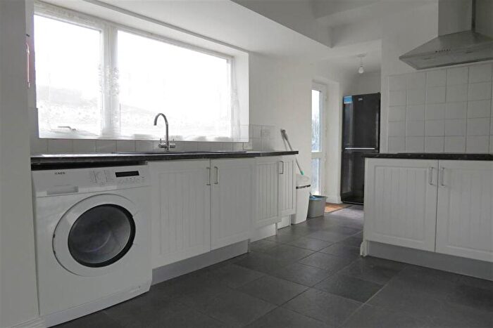 6 Bedroom House To Rent In Bedroom Detached House In Winton, BH9