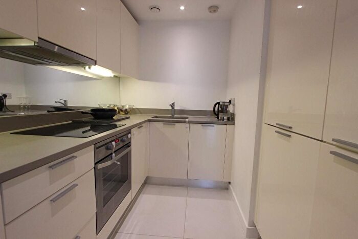 1 Bedroom Flat To Rent In Vantage Building, Station Approach, Hayes, London, UB3