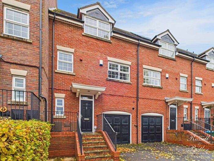 4 Bedroom Town House For Sale In Bernardines Way, Buckingham, MK18