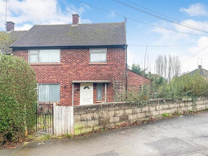 3 Bedroom End Of Terrace House For Sale In Wimborne Avenue, Banbury, OX16