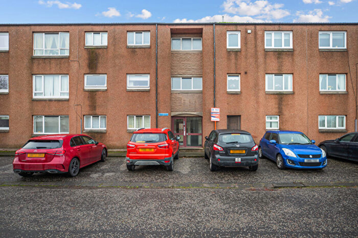 2 Bedroom Flat For Sale In Lumley Court, Grangemouth, FK3