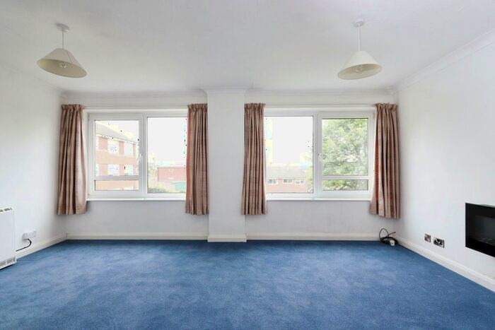 2 Bedroom Flat For Sale In Hallamshire Road, Sheffield, South Yorkshire, S10