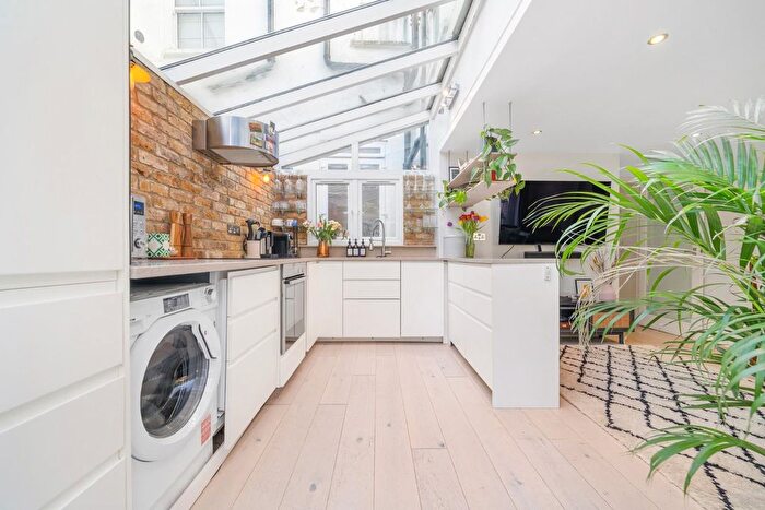 2 Bedroom Flat For Sale In Medora Road, London, SW2