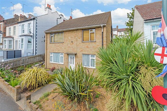 2 Bedroom Maisonette For Sale In Orchard Road, Upper Belvedere, Kent, DA17