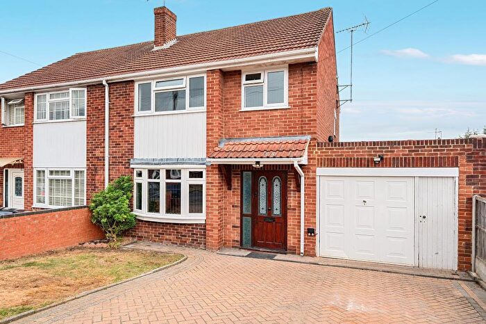 3 Bedroom Semi-Detached House To Rent In Winton Road, Reading, RG2