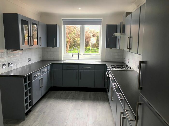 4 Bedroom Semi-Detached House To Rent In Newquay Road, London, SE6