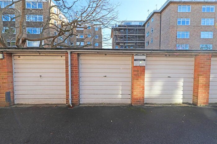 2 Bedroom Flat For Sale In Palmeira Avenue, Hove, BN3