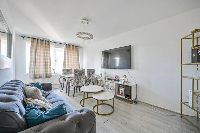 2 Bedroom Flat For Sale In Anderson Road, Hackney, London, E9