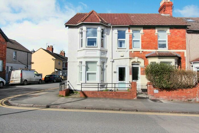 Studio To Rent In Groundwell Road, Town, Swindon, SN1