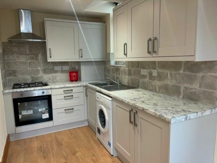 2 Bedroom Flat To Rent In Manor Road, Wallington, SM6