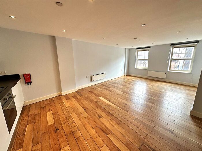 2 Bedroom Flat For Sale In Heritage House, Chase Side, Southgate, N14