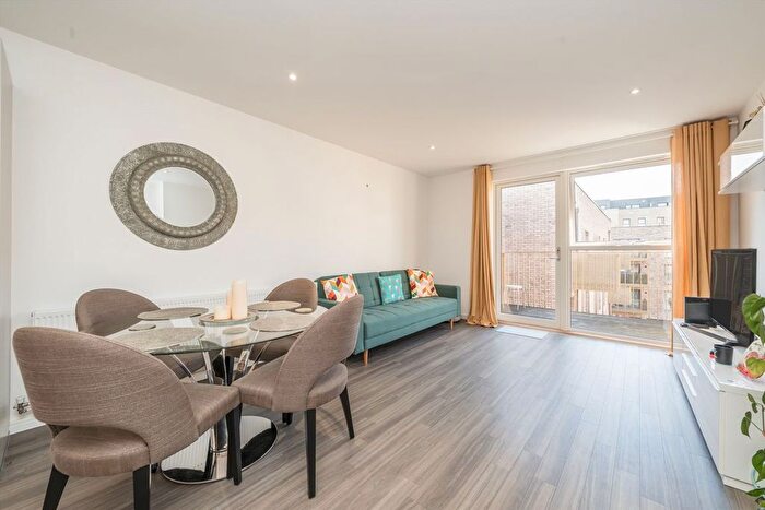 1 Bedroom Flat To Rent In Pears Road, Hounslow, TW3