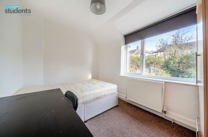 Semi-detached House To Rent In Nyetimber Hill, Brighton, East Sussex, BN2