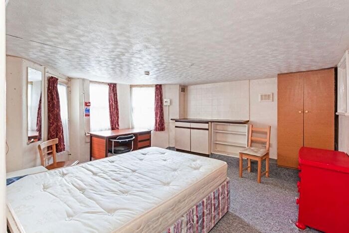 Flat To Rent In Pepys Road, London, SE14