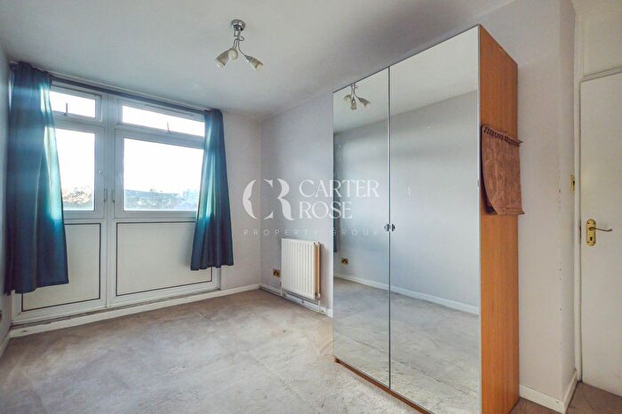 3 Bedroom Flat To Rent In St. James's Crescent, London, SW9
