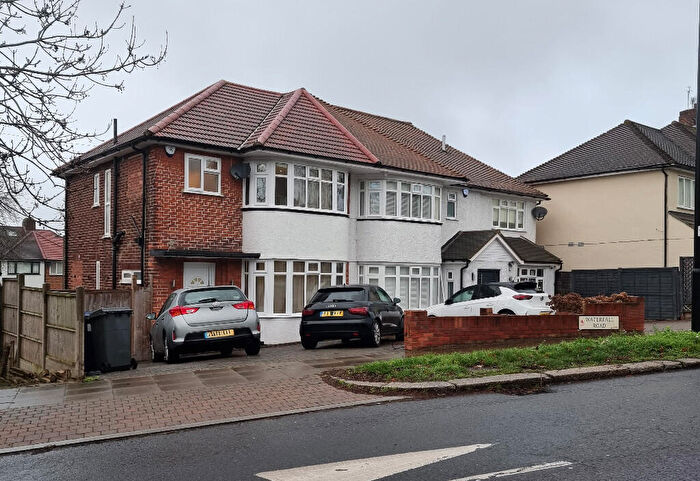 3 Bedroom Semi-Detached House To Rent In Waterfall Road, London, N14