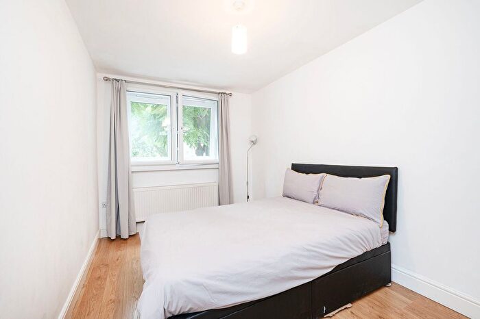2 Bedroom Flat To Rent In Cambridge Heath Road, Aldgate, London, E1