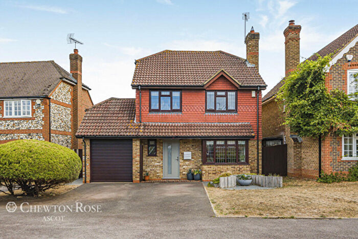 4 Bedroom Detached House For Sale In Carnation Drive, Bracknell, RG42