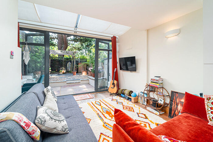 1 Bedroom Apartment For Sale In Church Crescent, Muswell Hill, N10