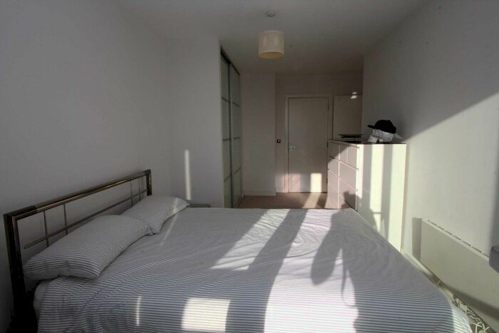 2 Bedroom Flat To Rent In Kd Tower, Cotterells, HP1