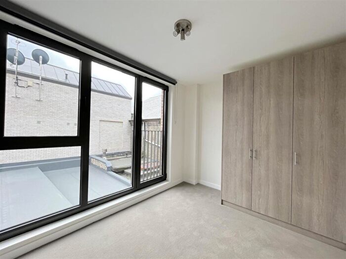 2 Bedroom Flat To Rent In Frobisher Road, London, N8