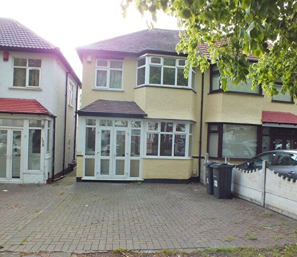 3 Bedroom Semi Detached House To Rent In Cateswell Road, Birmingham, B11