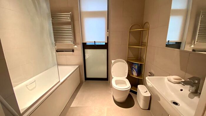 1 Bedroom Flat To Rent In Bowl Court, London, EC2A