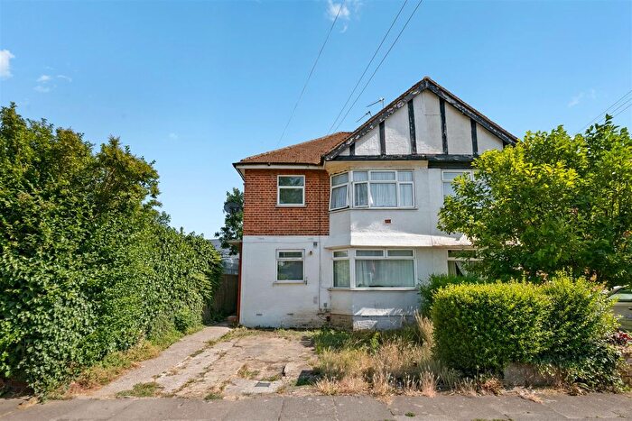 2 Bedroom Maisonette For Sale In Shakespeare Avenue, Hayes, UB4