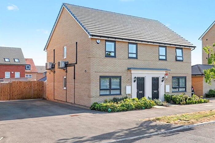 2 Bedroom Semi-Detached House For Sale In Malyons Lane, Hullbridge, Hockley, SS5