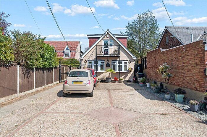 4 Bedroom Bungalow For Sale In Frederick Road, Rainham, RM13