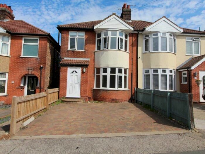 3 Bedroom Semi-Detached House To Rent In Park View Road, Ipswich, IP1