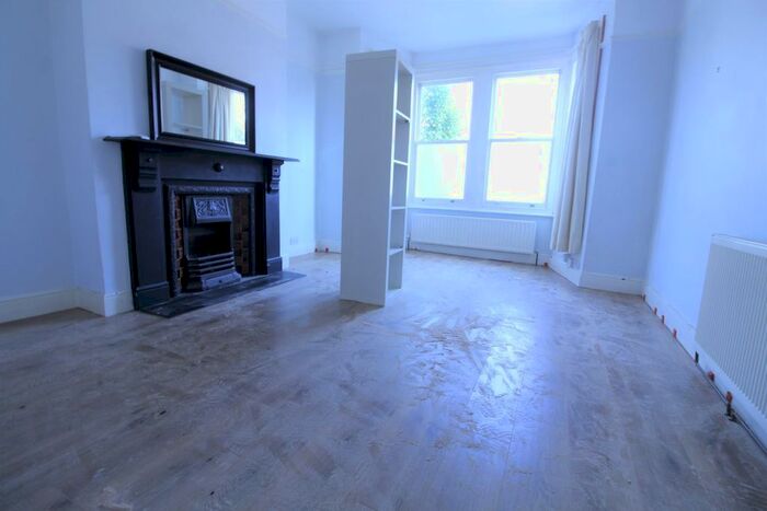 1 Bedroom Flat To Rent In Gordon Hill, Enfield, EN2