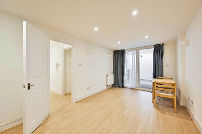 1 Bedroom Flat To Rent In Robinson Road London, Colliers Wood, SW17