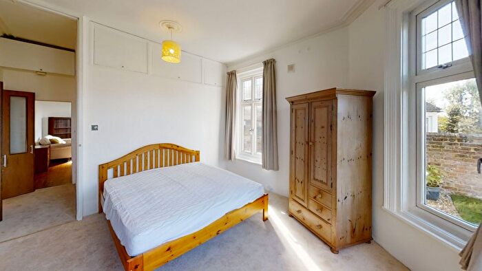 1 Bedroom Flat To Rent In Epsom Road, Holy Trinity, GU1