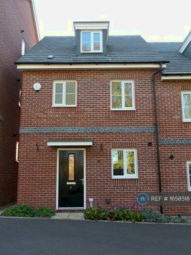 3 Bedroom Semi-Detached House To Rent In Dr Torrens Way, Norwich, NR5