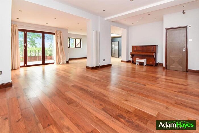 5 Bedroom Semi Detached House To Rent In Northiam, Woodside Park, N12