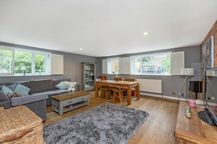 2 Bedroom Flat To Rent In Wimbledon Hill Road, London, SW19