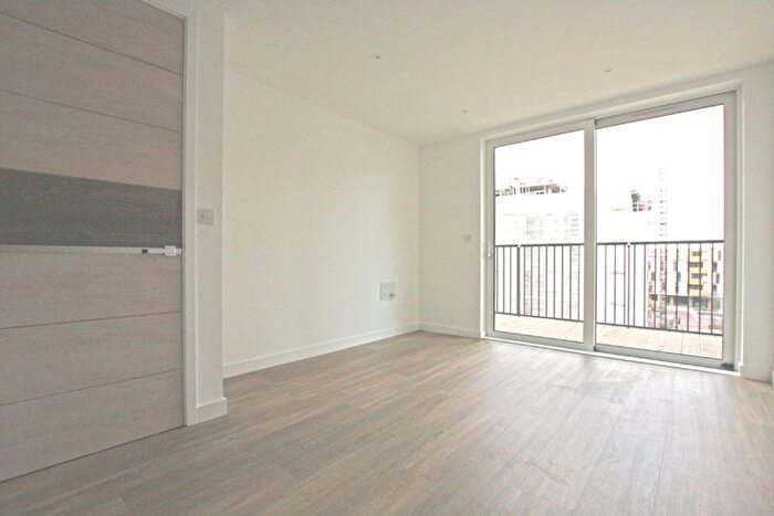 1 Bedroom Flat To Rent In Whiting Way, London, SE16