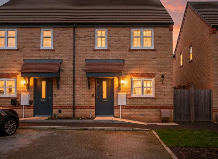 3 Bedroom Semi Detached House For Sale In Augusta Drive, Hockley, SS5