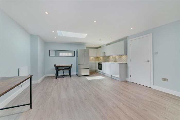 1 Bedroom Flat For Sale In Deburgh Road, Wimbledon, London, SW19